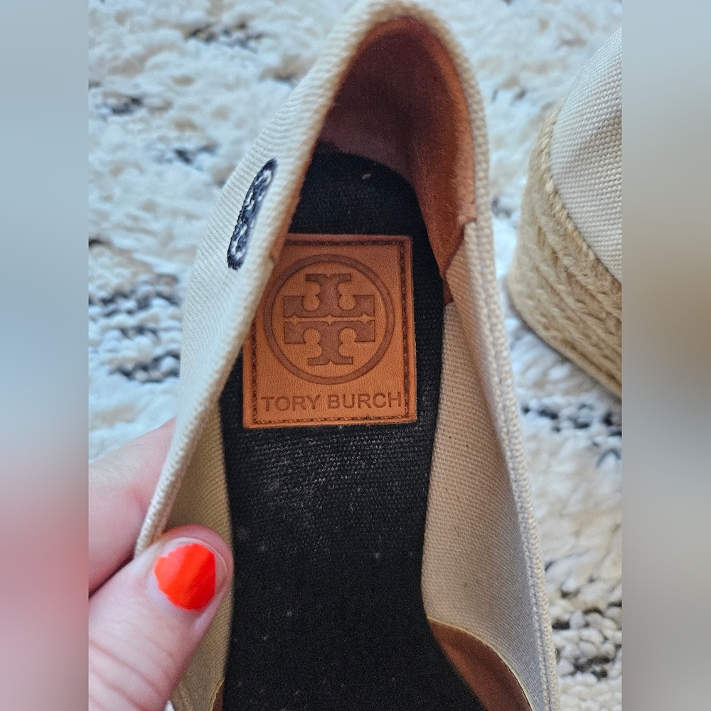 Tory Burch Filipa Beige/Black Espadrille Wedges, sz 8B - Picture 10 of 13